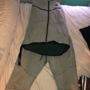 Nike tech fleece suit